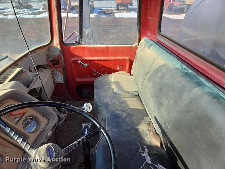 image for item ES2638 1978 Ford LT8000 tank truck