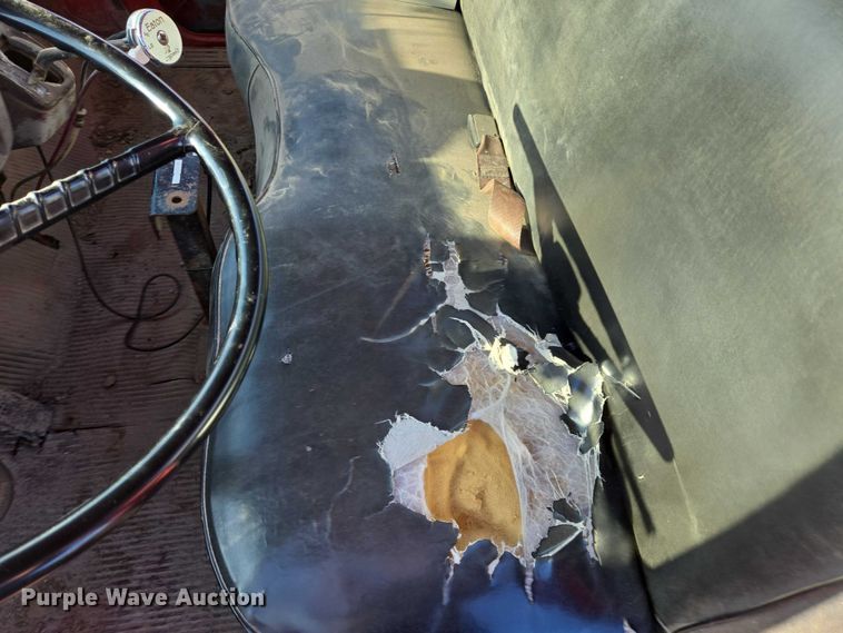 image for item ES2638 1978 Ford LT8000 tank truck