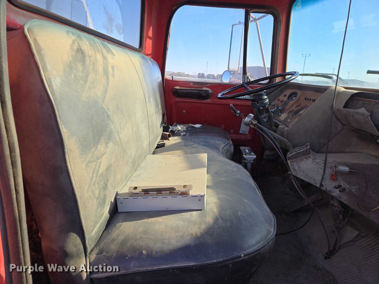 image for item ES2638 1978 Ford LT8000 tank truck