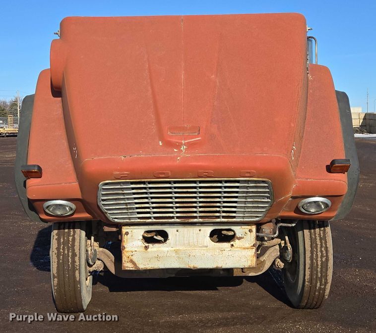 image for item ES2638 1978 Ford LT8000 tank truck