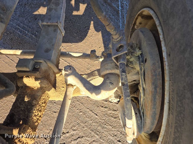 image for item ES2638 1978 Ford LT8000 tank truck