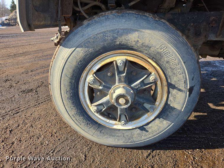 image for item ES2638 1978 Ford LT8000 tank truck