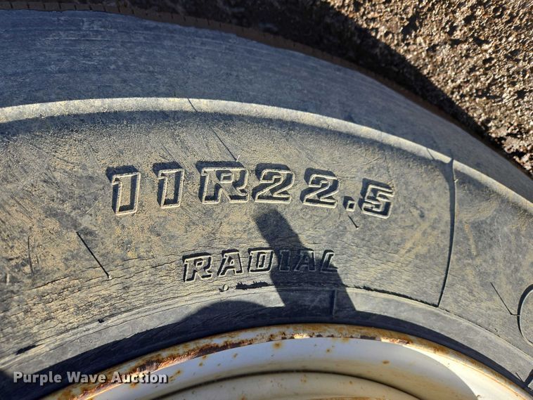 image for item ES2638 1978 Ford LT8000 tank truck