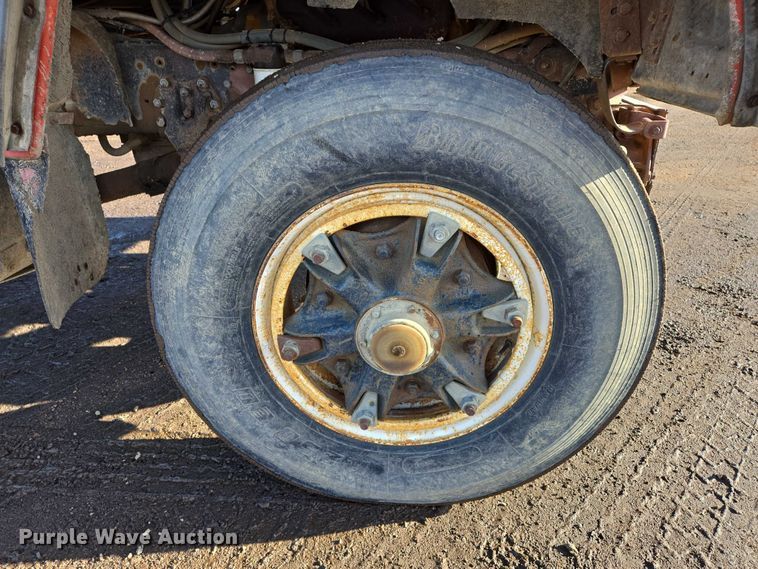 image for item ES2638 1978 Ford LT8000 tank truck