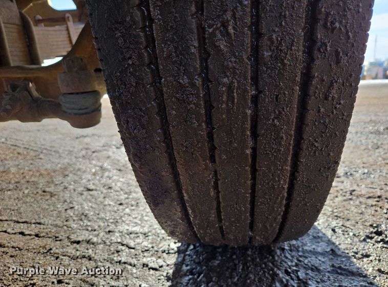 image for item ES2638 1978 Ford LT8000 tank truck