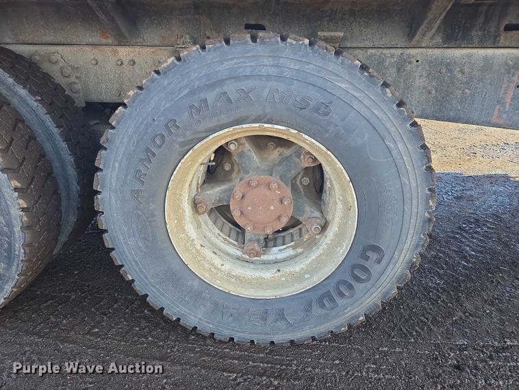 image for item ES2638 1978 Ford LT8000 tank truck