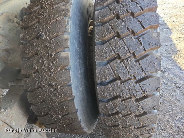 image for item ES2638 1978 Ford LT8000 tank truck