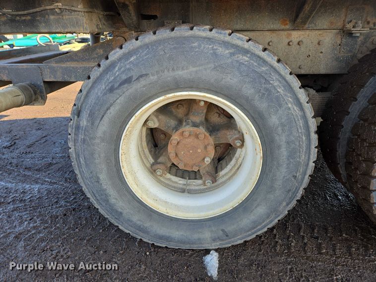 image for item ES2638 1978 Ford LT8000 tank truck