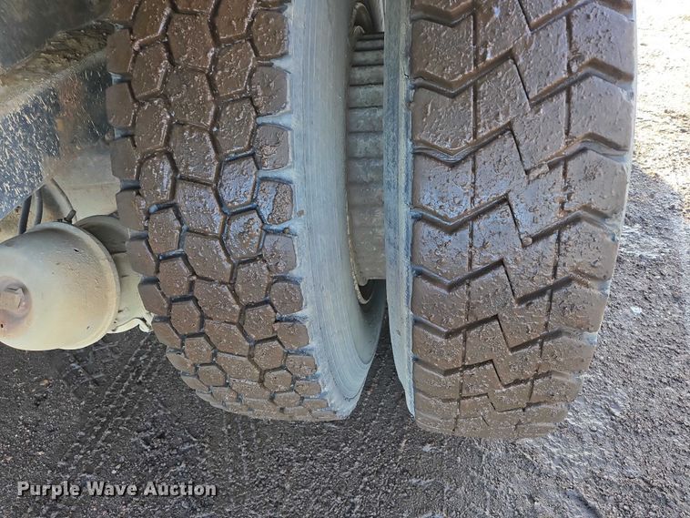 image for item ES2638 1978 Ford LT8000 tank truck