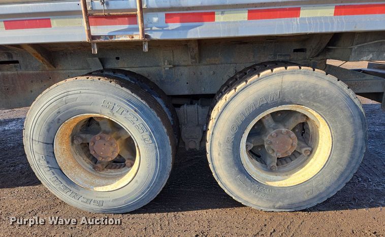 image for item ES2638 1978 Ford LT8000 tank truck