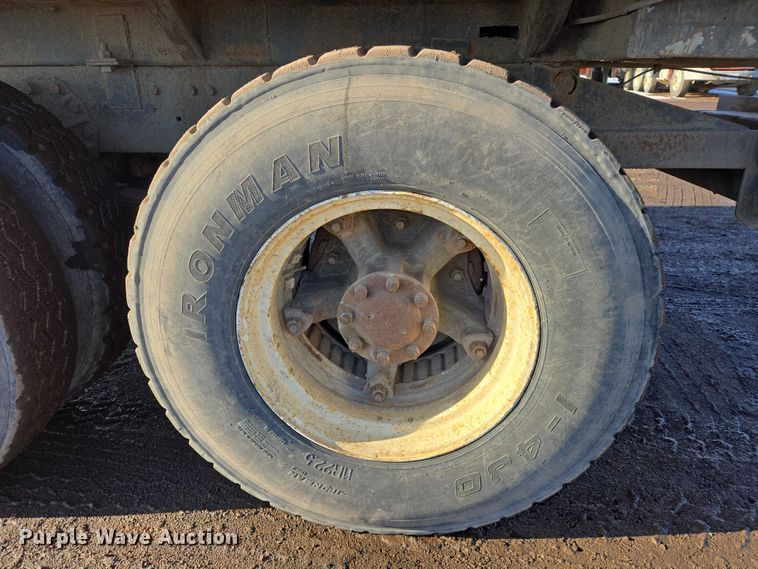 image for item ES2638 1978 Ford LT8000 tank truck