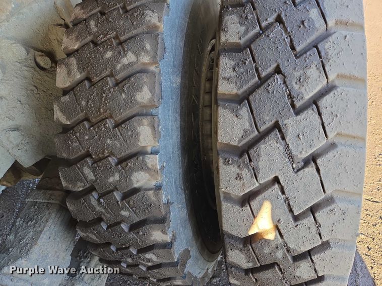 image for item ES2638 1978 Ford LT8000 tank truck