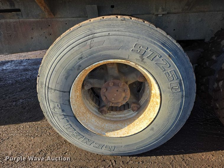 image for item ES2638 1978 Ford LT8000 tank truck