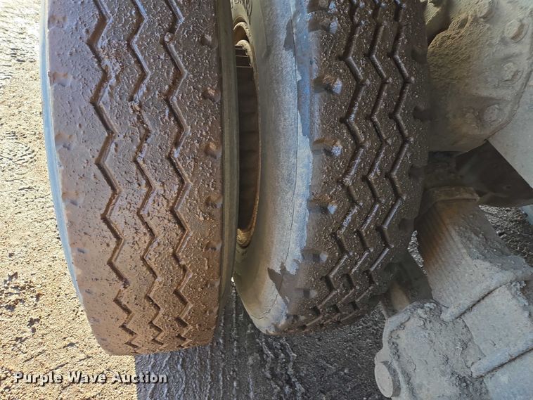 image for item ES2638 1978 Ford LT8000 tank truck