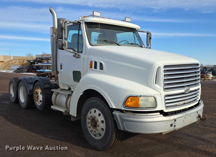 image for item ES2639 2000 Sterling A9522 semi truck