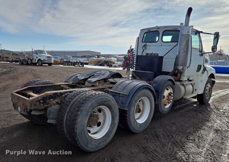 image for item ES2639 2000 Sterling A9522 semi truck
