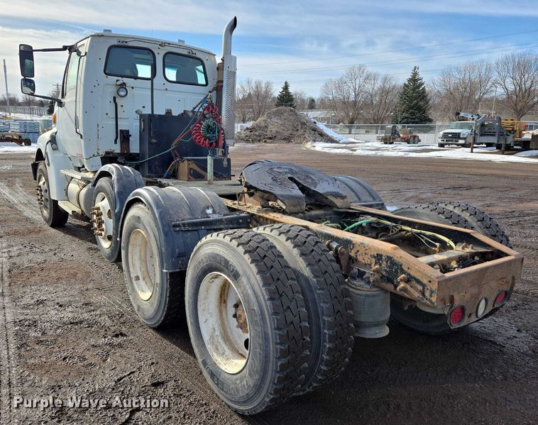 image for item ES2639 2000 Sterling A9522 semi truck