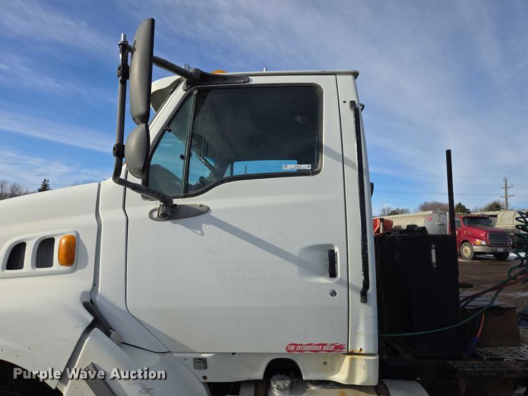 image for item ES2639 2000 Sterling A9522 semi truck