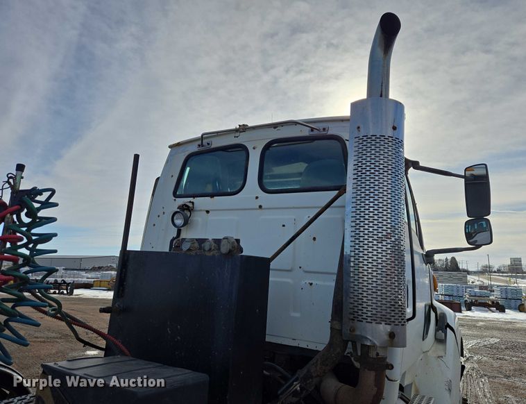 image for item ES2639 2000 Sterling A9522 semi truck