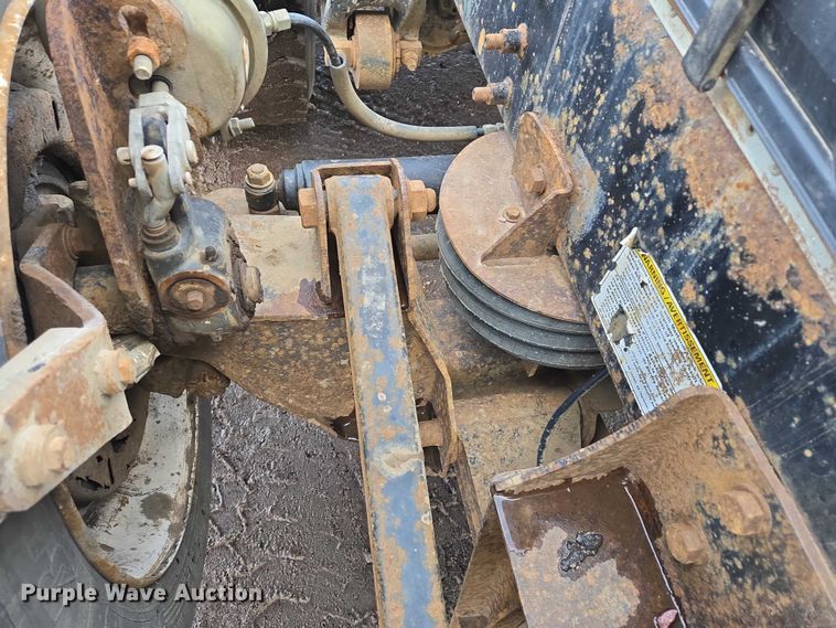 image for item ES2639 2000 Sterling A9522 semi truck