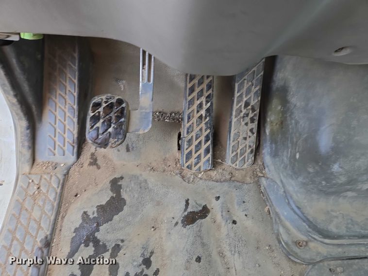 image for item ES2639 2000 Sterling A9522 semi truck