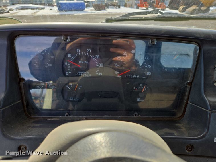 image for item ES2639 2000 Sterling A9522 semi truck