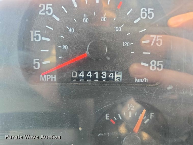 image for item ES2639 2000 Sterling A9522 semi truck