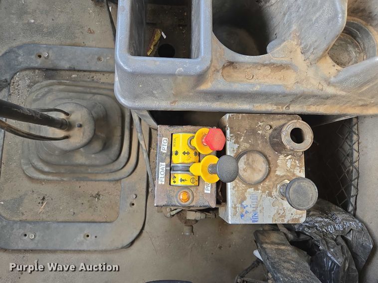 image for item ES2639 2000 Sterling A9522 semi truck