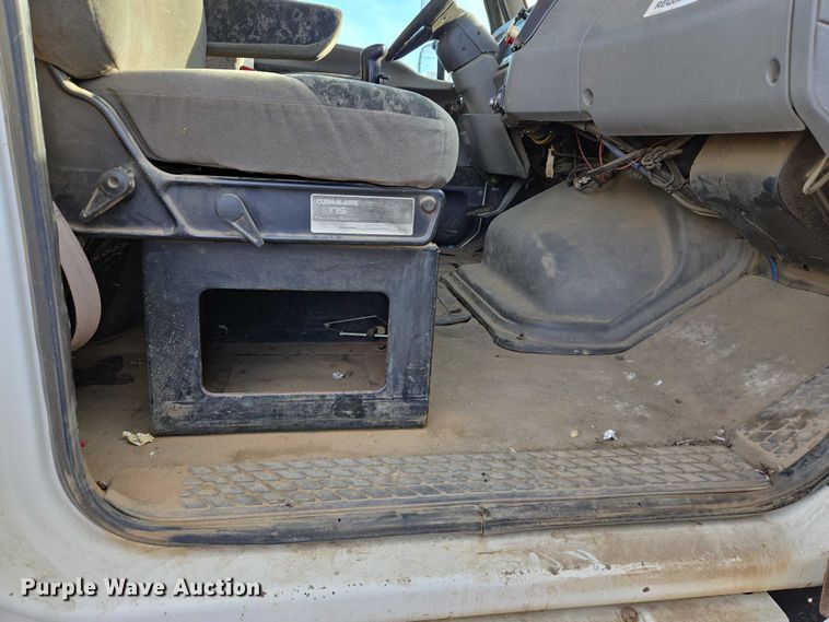 image for item ES2639 2000 Sterling A9522 semi truck