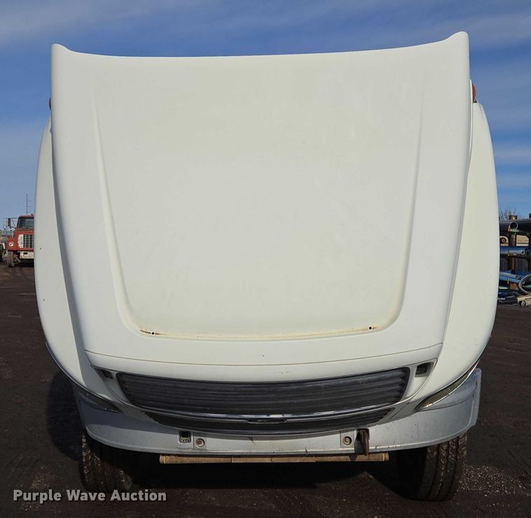 image for item ES2639 2000 Sterling A9522 semi truck