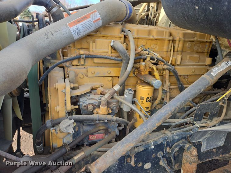 image for item ES2639 2000 Sterling A9522 semi truck