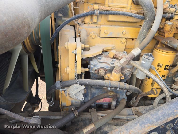 image for item ES2639 2000 Sterling A9522 semi truck