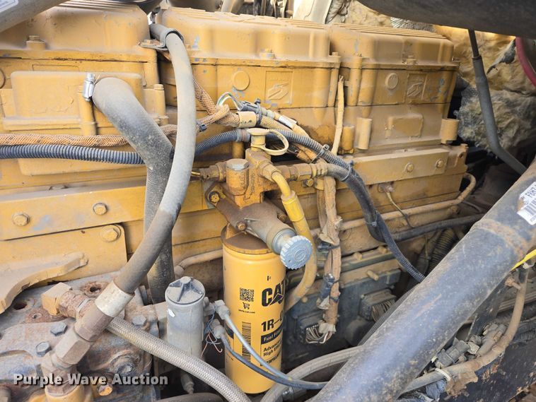 image for item ES2639 2000 Sterling A9522 semi truck