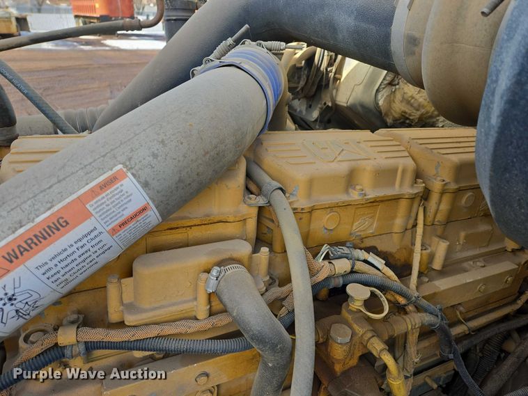 image for item ES2639 2000 Sterling A9522 semi truck