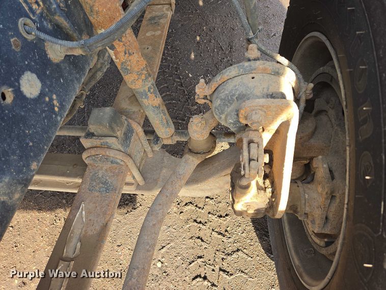 image for item ES2639 2000 Sterling A9522 semi truck