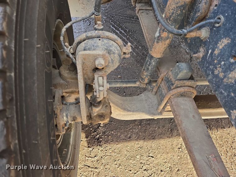 image for item ES2639 2000 Sterling A9522 semi truck