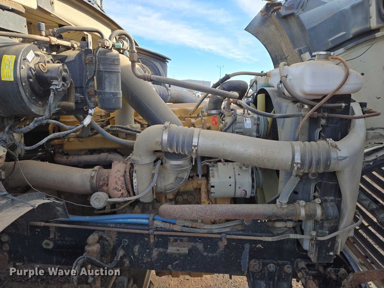 image for item ES2639 2000 Sterling A9522 semi truck