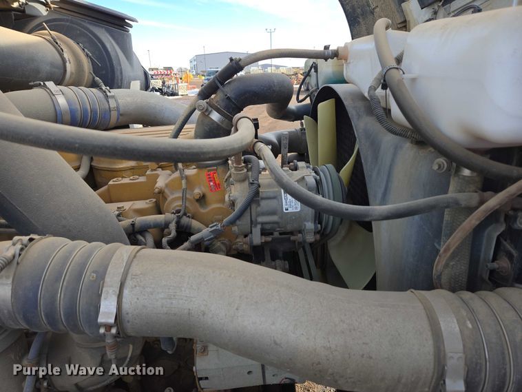 image for item ES2639 2000 Sterling A9522 semi truck