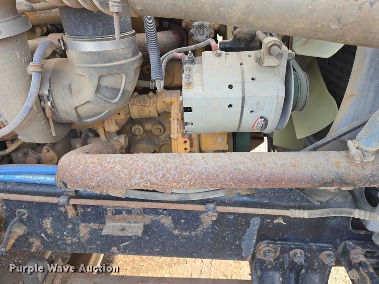 image for item ES2639 2000 Sterling A9522 semi truck