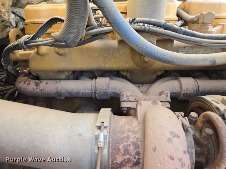 image for item ES2639 2000 Sterling A9522 semi truck