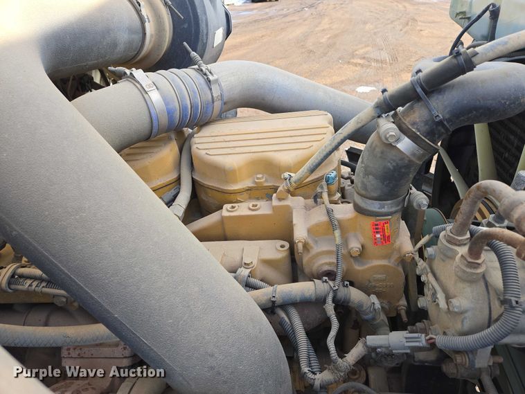 image for item ES2639 2000 Sterling A9522 semi truck