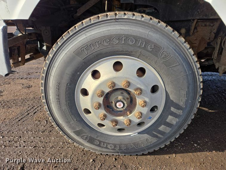 image for item ES2639 2000 Sterling A9522 semi truck