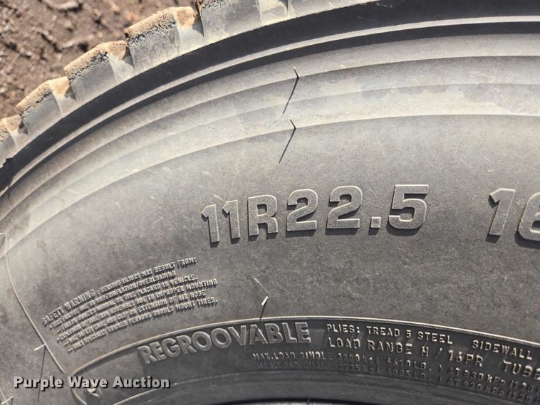 image for item ES2639 2000 Sterling A9522 semi truck