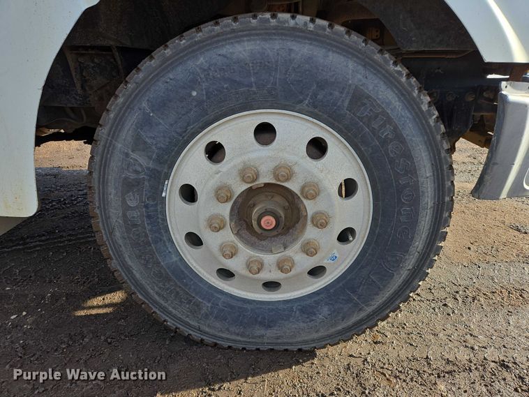 image for item ES2639 2000 Sterling A9522 semi truck