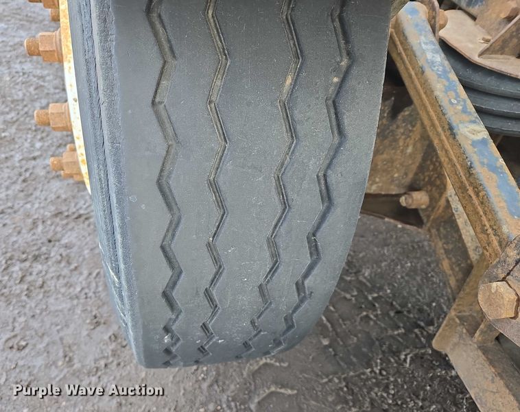 image for item ES2639 2000 Sterling A9522 semi truck