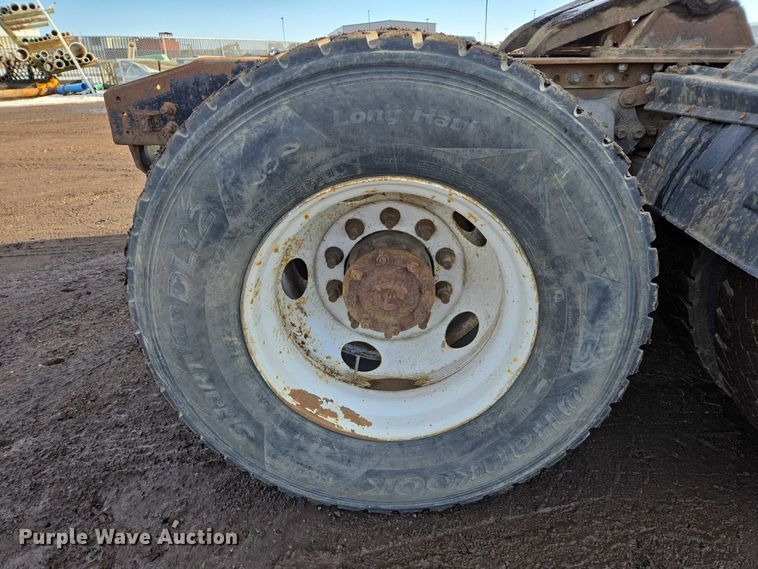 image for item ES2639 2000 Sterling A9522 semi truck