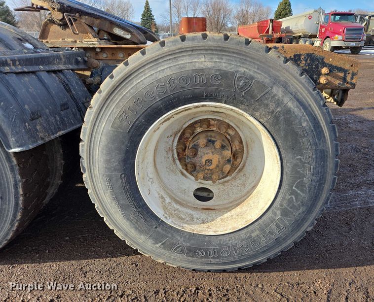 image for item ES2639 2000 Sterling A9522 semi truck