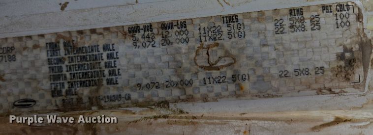 image for item ES2639 2000 Sterling A9522 semi truck