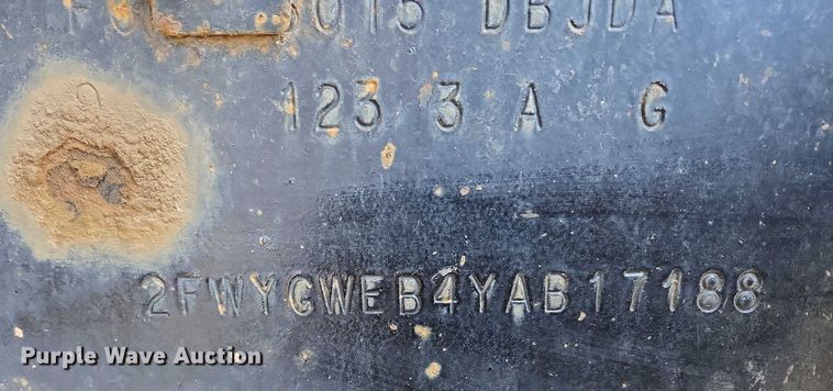 image for item ES2639 2000 Sterling A9522 semi truck