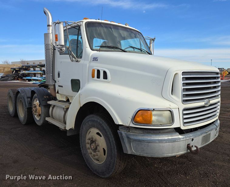 image for item ES2640 2000 Sterling A9522 semi truck